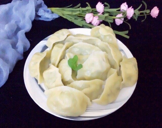 菌类料理+白玉菇黄瓜鸡蛋饺子,清香扑鼻,爽口营养的饺子好了