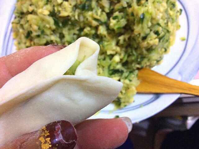 菌类料理+白玉菇黄瓜鸡蛋饺子,捏饺子,