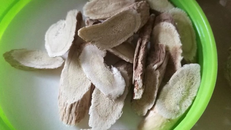 滋阴益气止汗,黄芪石斛番鸭煲,黄芪备用