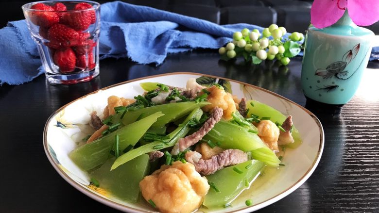 莴笋油豆腐烧肉,美味不可挡(❀ฺ´∀`❀ฺ)ノ