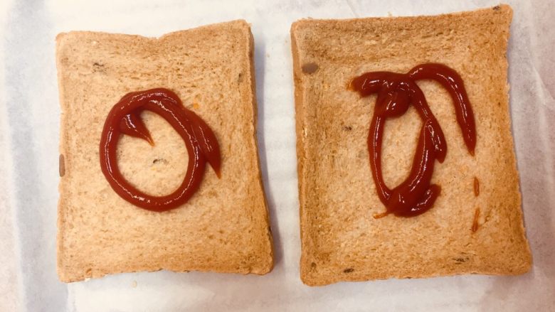 吐司披萨,<a style='color:red;display:inline-block;' href='/shicai/ 585'>吐司</a>加番茄酱