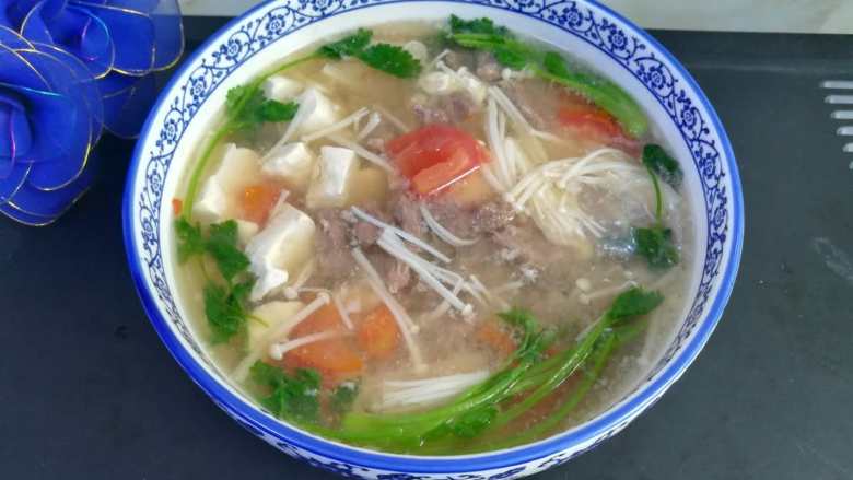 #客家美食#牛肉汤,我们家一般做牛肉汤,都是每人2碗以上哦,要是有客人来,绝对是被秒消灭的那一道汤。