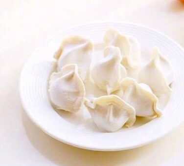 煎饺抱蛋,冰冻水饺不需要解冻,直接入锅煎