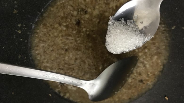 好吃的轻食水煮菜,蒜蓉淋生菜,再放入少许糖。