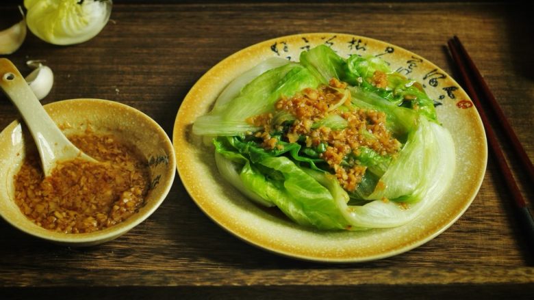 好吃的轻食水煮菜,蒜蓉淋生菜,蒜蓉想吃多少淋入拌着吃。嫌麻烦的亲可以全部淋入。