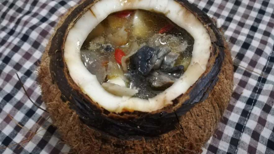 原盅椰子炖乌鸡