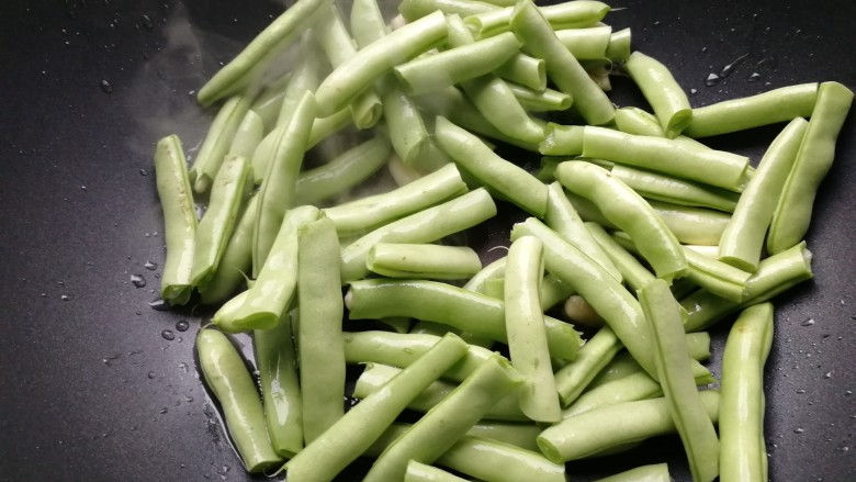 豆角焖面(简易版),然后加入豆角