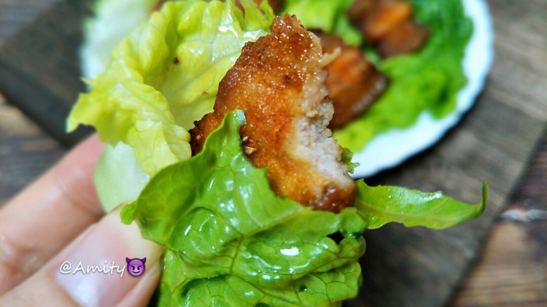 烤五花肉(空气炸锅版的),来一口。好满足。好香啊😄