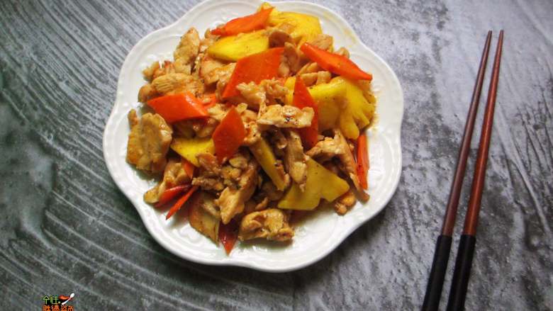 菠萝鸡片,超级下饭,口感也清爽呢。