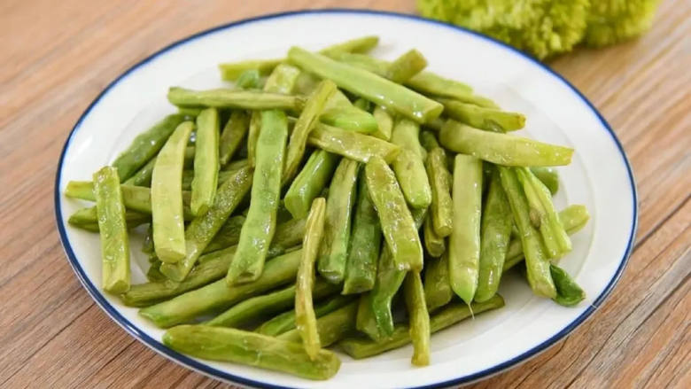 辛香扑鼻的下饭菜,爱吃辣的北鼻们不要错过哦,盛起备用