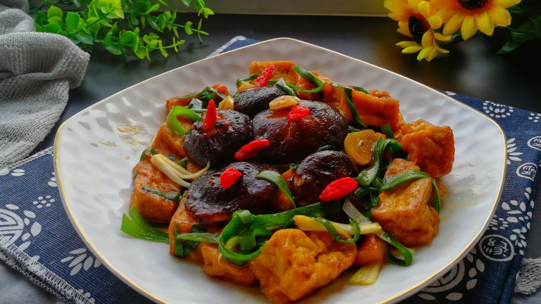 菌类料理&耗油香菇豆腐泡,照个相吧,有颜值有口味。