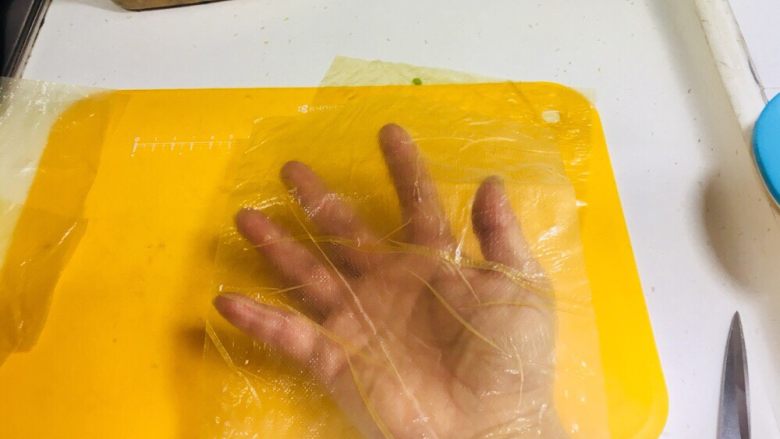 上海菜豆腐皮包肉,基本上正方形,可以