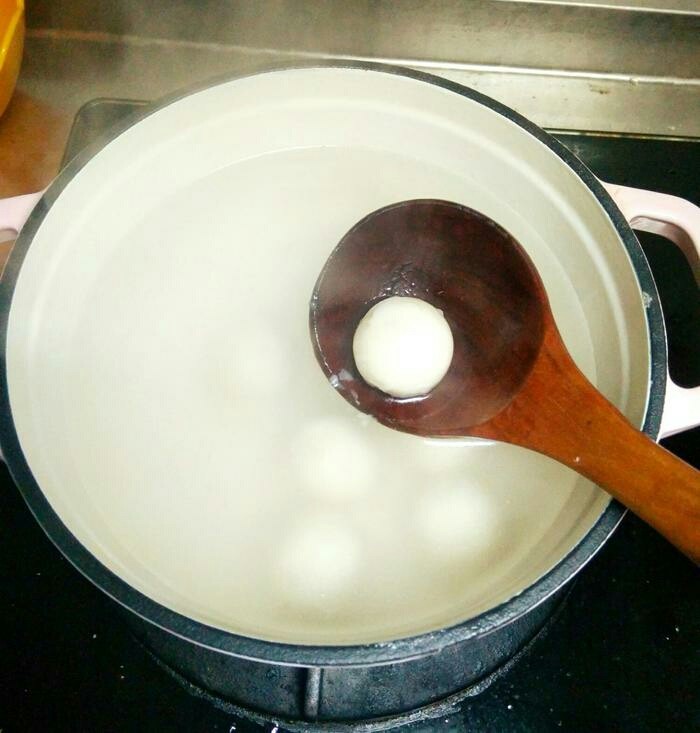 烤椰蓉汤圆,煮<a style='color:red;display:inline-block;' href='/shicai/ 555'>汤圆</a>到8分熟