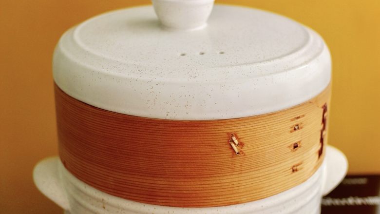 鳕鱼蛋卷(宝宝辅食),盖上锅盖大火烧开后蒸10分钟就可以了