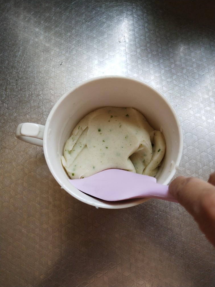 土豆泥曲奇,用刮刀检测一下有没有硬块,有硬块还要继续搅拌,搅拌的时候简单粗暴即可目的是让它更碎更泥