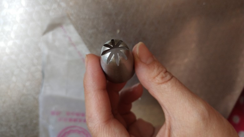 土豆泥曲奇,我用的裱花嘴,不用也可以直接裱花袋剪口挤也行