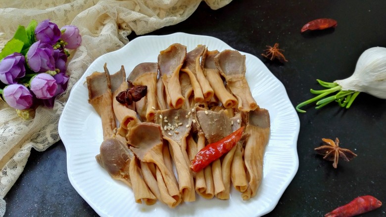 五香鸭板肠,拍上成品图,自己做的卫生又美味哦