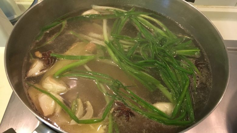 咸水鸡,中小火煮10分钟
