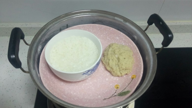 自制凉皮,大火煮开,中火蒸13分钟。