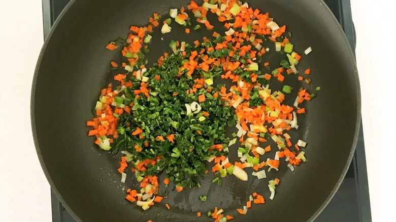 香椿系列之三 香椿炒饭,加入香椿丁