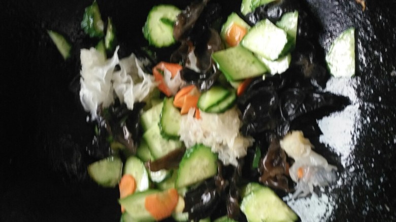 什锦黄瓜蛋,加入蘑菇鲜,生抽