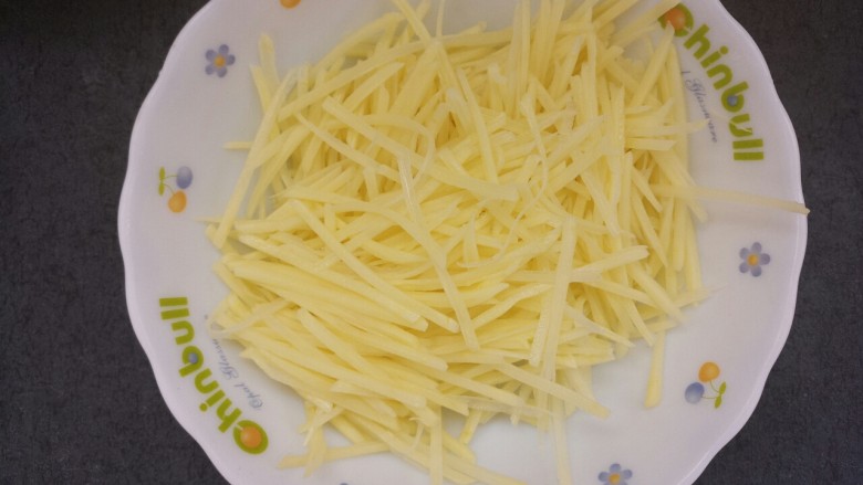 炒土豆丝,土豆丝切成丝