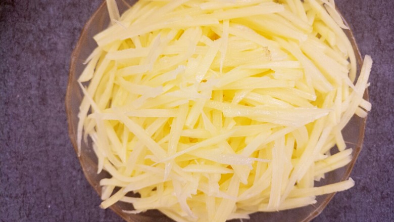 炒土豆丝,泡完，沥干水分