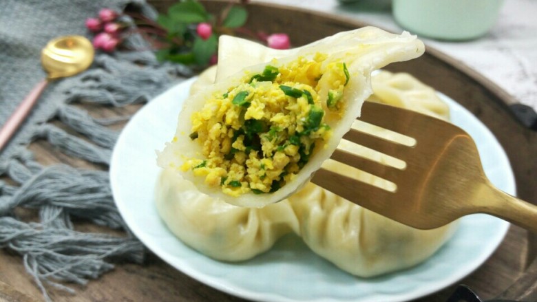 营养早餐【沙葱蒸饺】,咬一口,馅料好多,沙葱的香味,扑鼻而来。