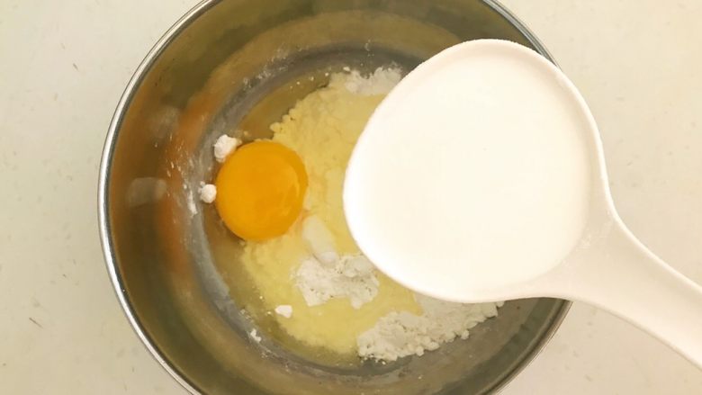 香椿系列之四 法式香椿煎饼,加入90ml纯牛奶