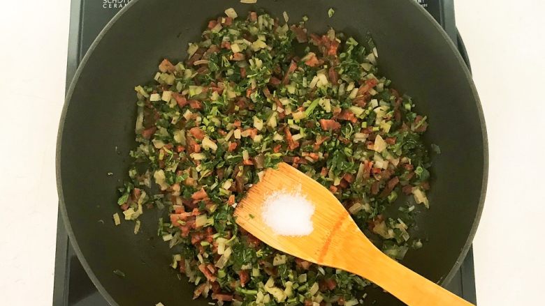 香椿系列之四 法式香椿煎饼,加入2克精盐