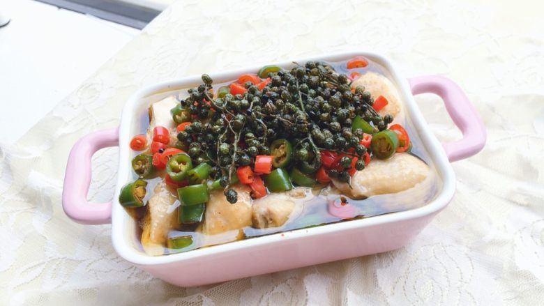 藤椒鸡,可以直接吃,也可以放入冰箱冷藏一小时后再食用