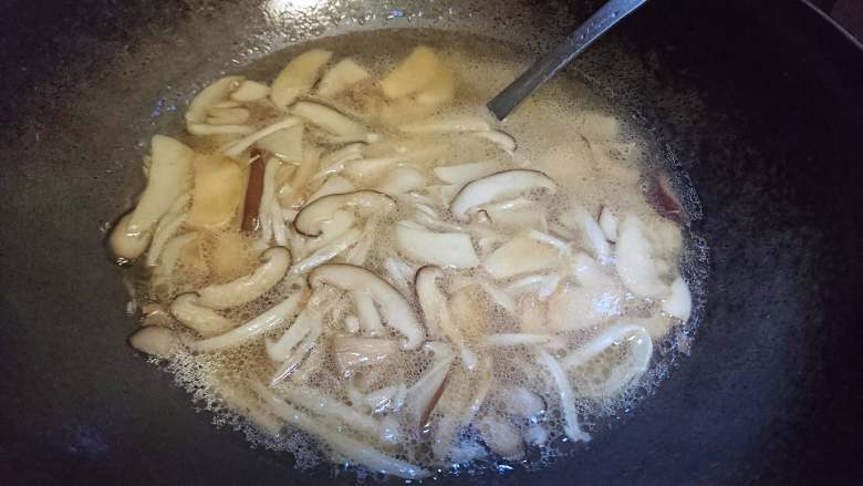 菌类料理+温润三菇汤,加水,改大火