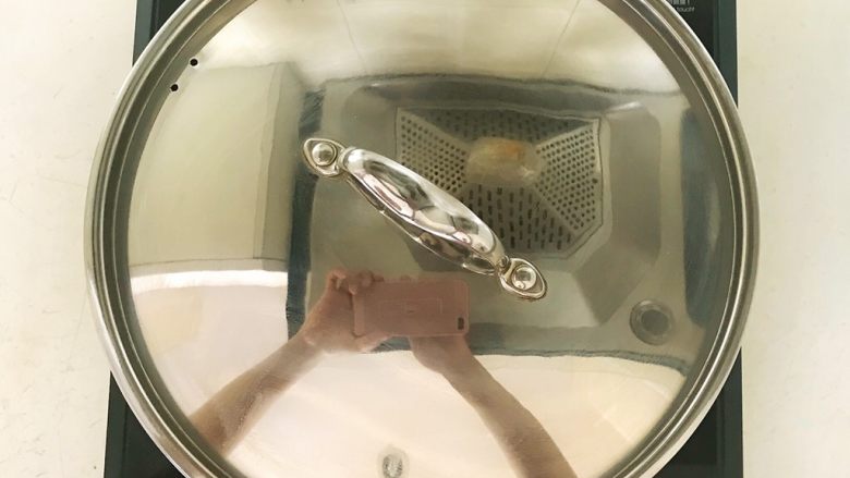 东北农家菜 茄子炖土豆,盖上锅盖,大火烧开后小火炖15分钟