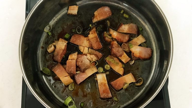5分钟快手菜 腊肉炒蒜台,翻炒均匀