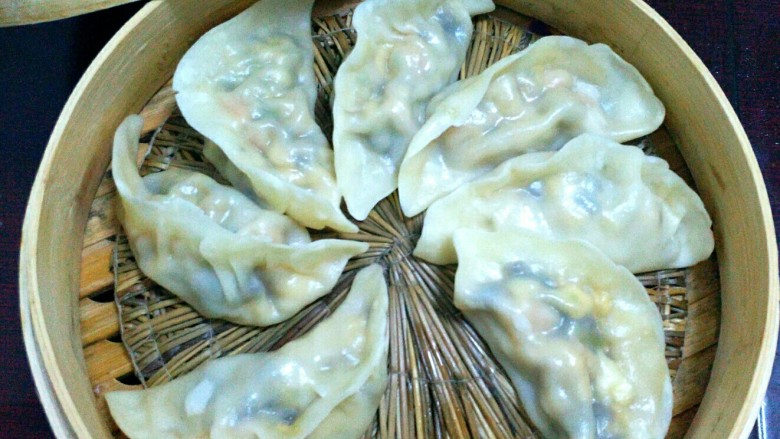 三鲜饺子的多种吃法,晶莹剔透的呢,比水饺更香。我最爱吃它。