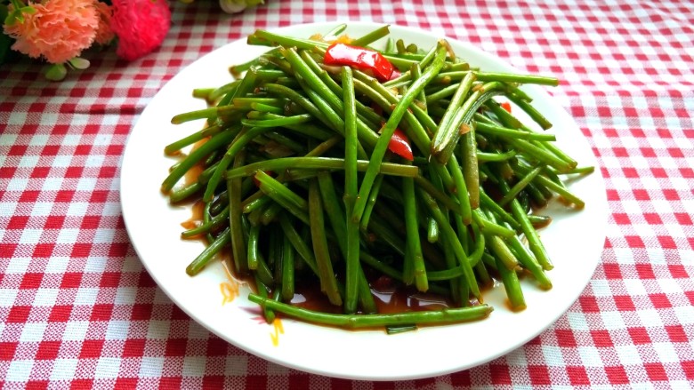 凉拌泥蒿,点缀一下,拍照,美美哒!