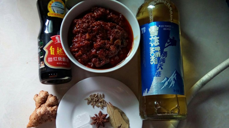 菌类料理  十  菌香啤酒鸭,准备调味料