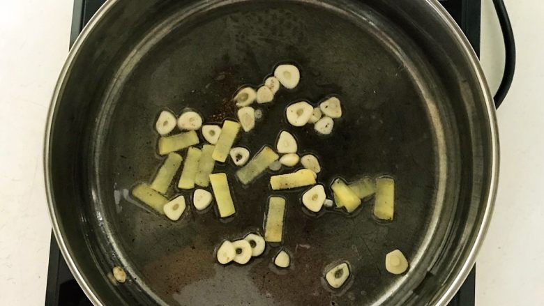 养生小炒 黑白双菌,炒出香味