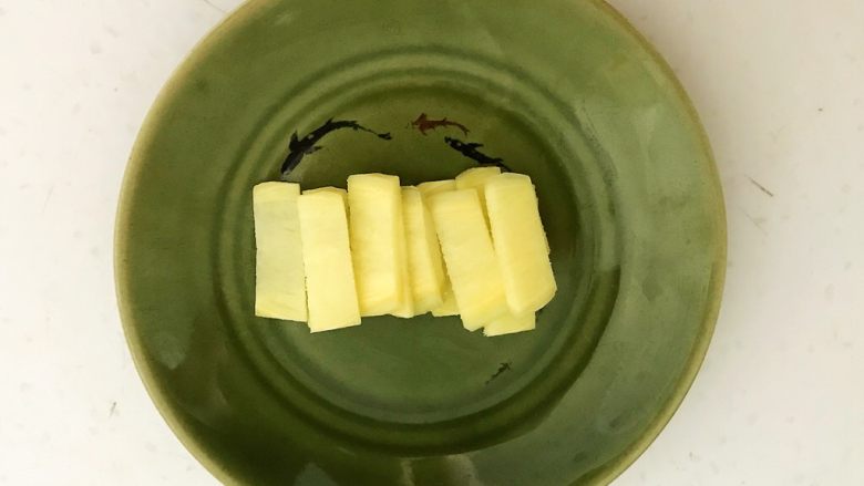养生小炒 黑白双菌,鲜姜切成小片