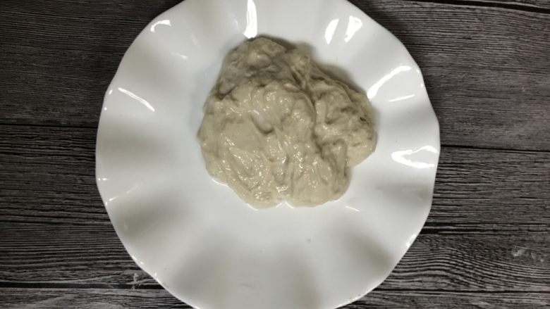 自制凉皮,洗完的面团就是面筋了,不要扔掉可以蒸了吃的。
