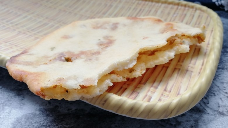 香葱猪肉烧饼,咬一口,看看吧,又香又脆。