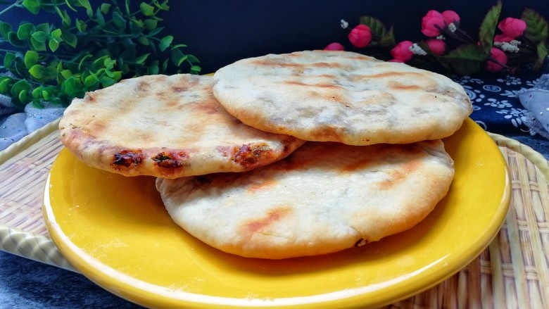 香葱猪肉烧饼,照个相吧,好香啊。