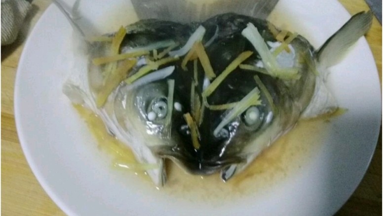 剁椒鱼头,出锅