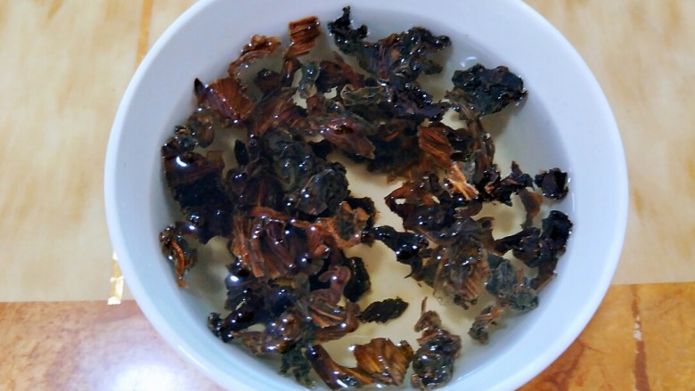 梅菜蒸肉饼(蒸蛋器版),梅菜干放开水泡10分钟左右