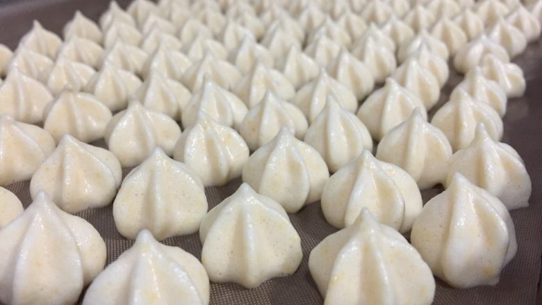 南瓜溶豆(无酸奶版),挤溶豆的时候烤箱100度上下火预热