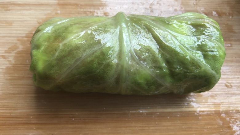 这样荤素搭配极好的,翡翠白玉卷,卷好的样子。
