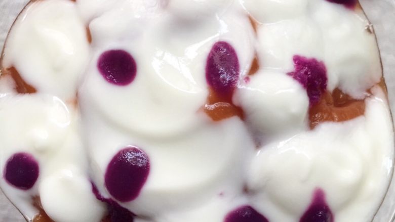 薯汁,依次按颜色装入杯子