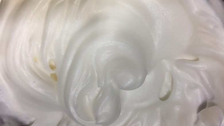 菠菜溶豆(无酸奶版),此时的蛋白霜非常的细腻