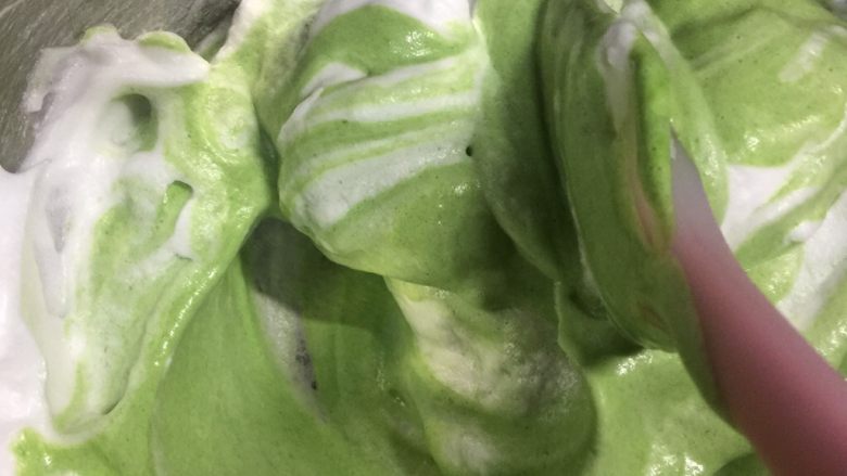 菠菜溶豆(无酸奶版),刮刀垂直打蛋盆