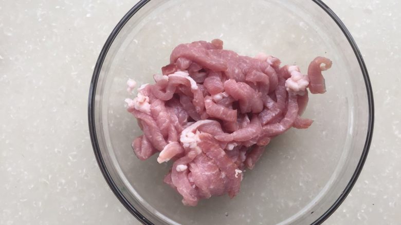 京酱肉丝,猪肉切细丝